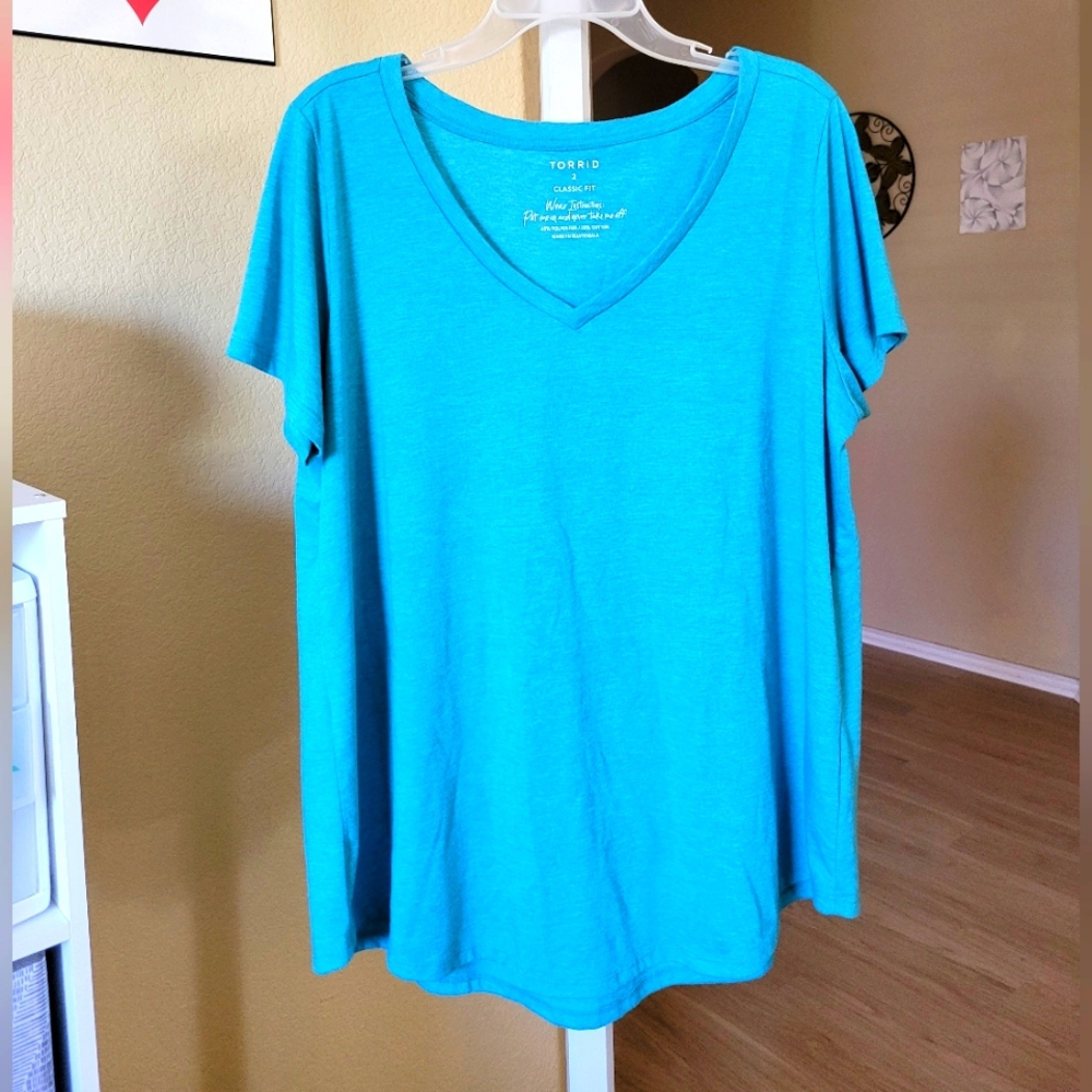 Torrid Classic Fit V-neck T-shirt • Size 2